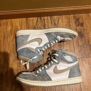 Jordan 1 hyper royal